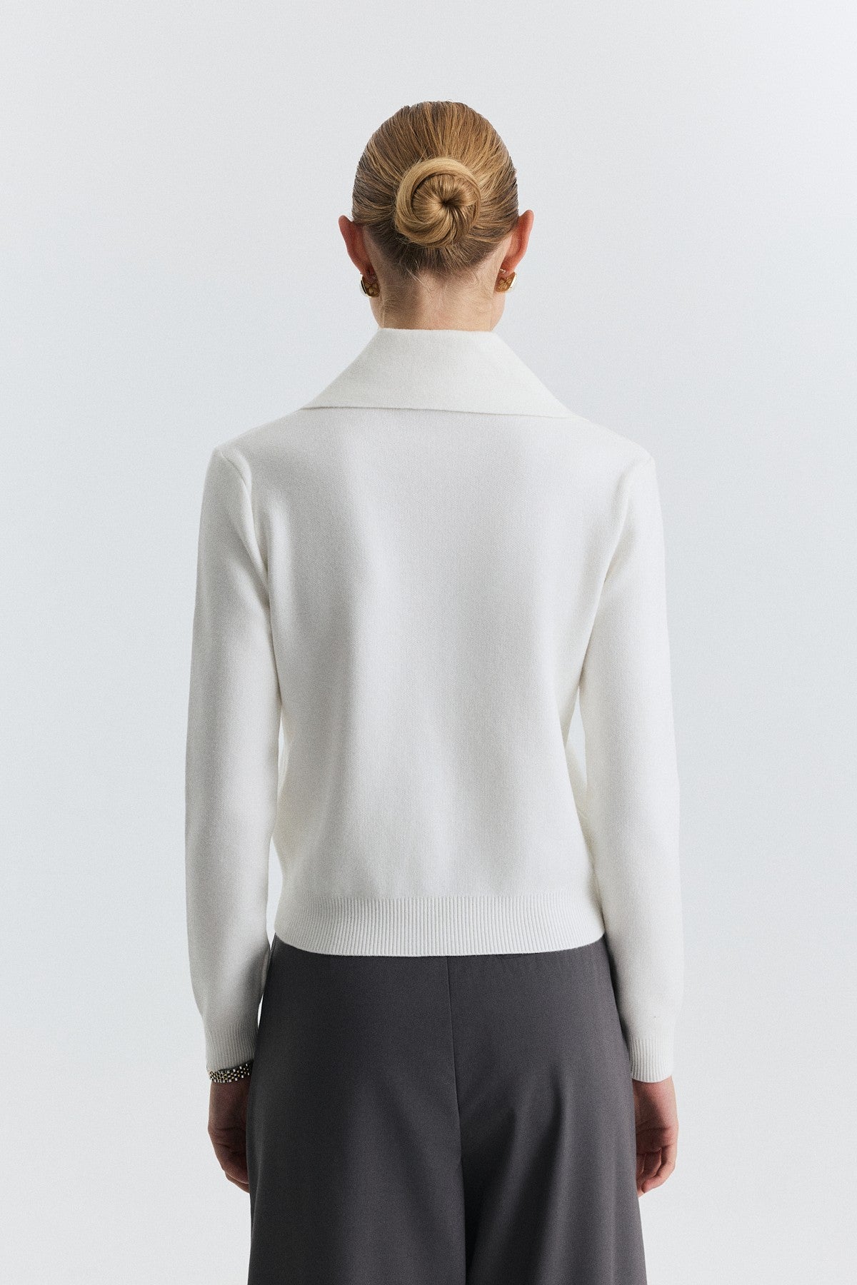Wide-Collar Zip-Up Cardigan