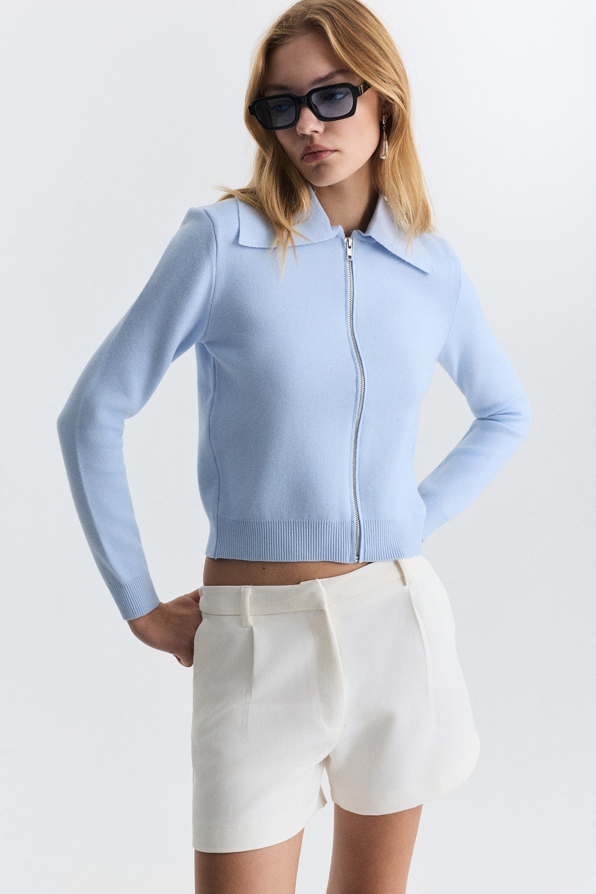 Wide-Collar Zip-Up Cardigan
