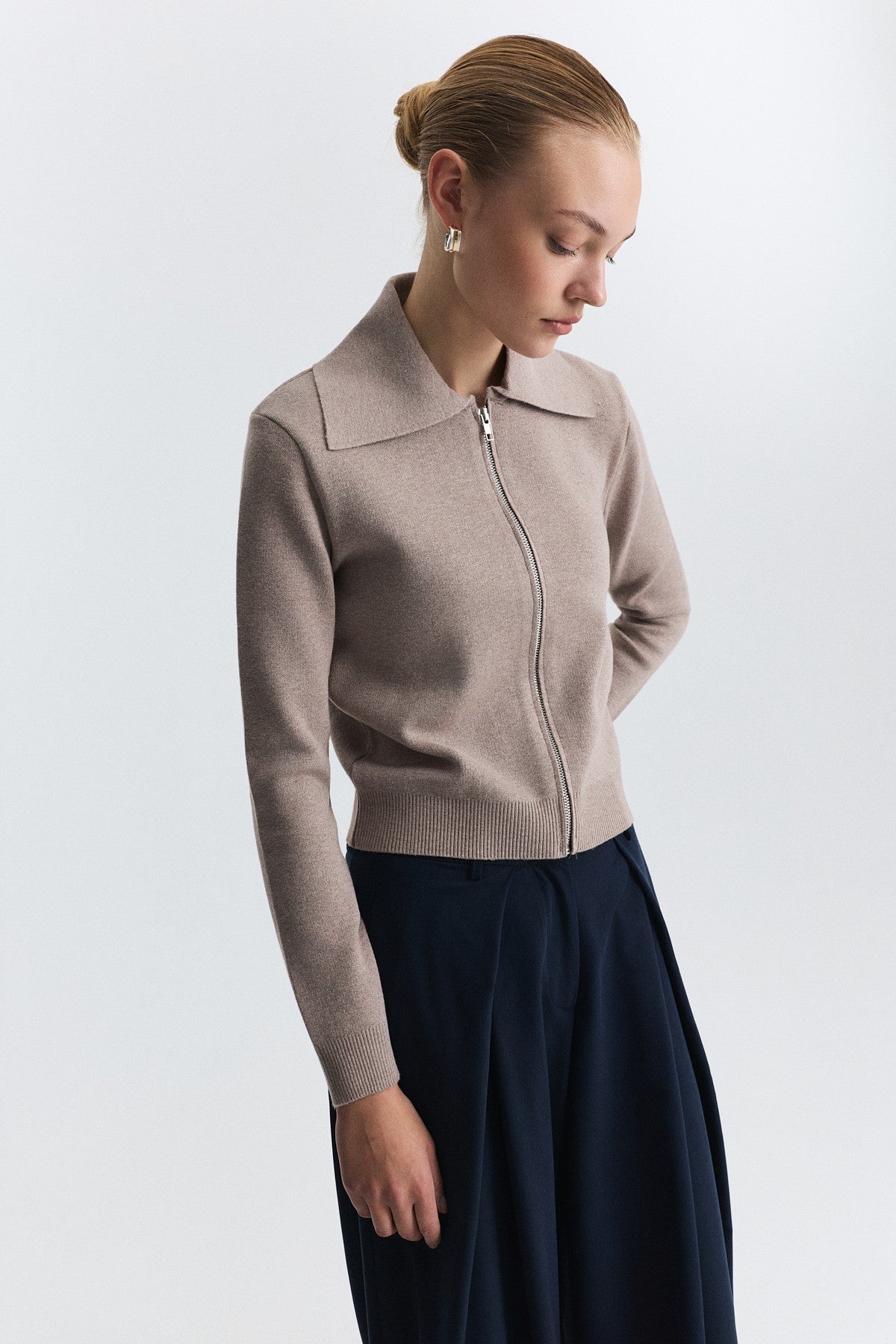 Wide-Collar Zip-Up Cardigan