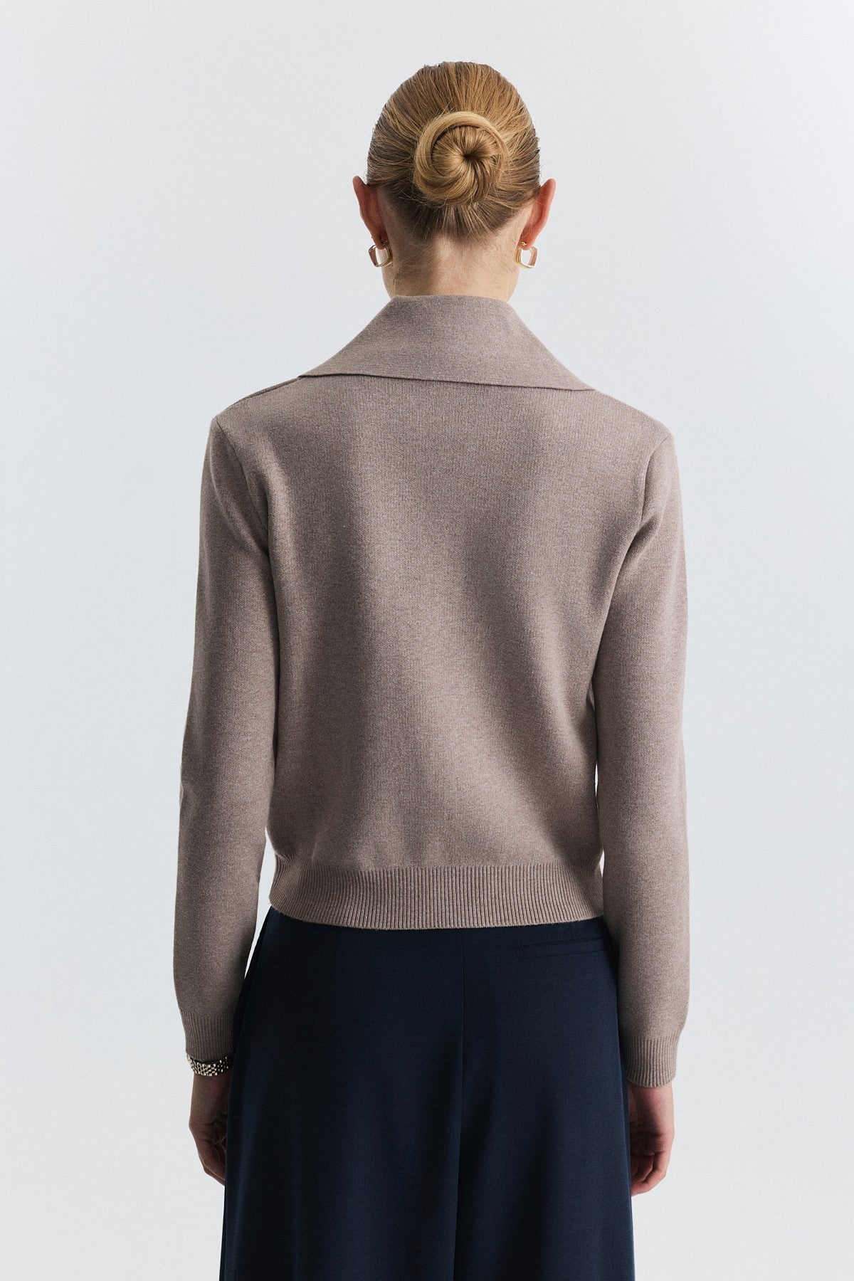 Wide-Collar Zip-Up Cardigan