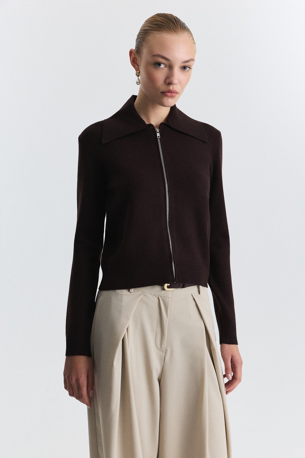 Wide-Collar Zip-Up Cardigan