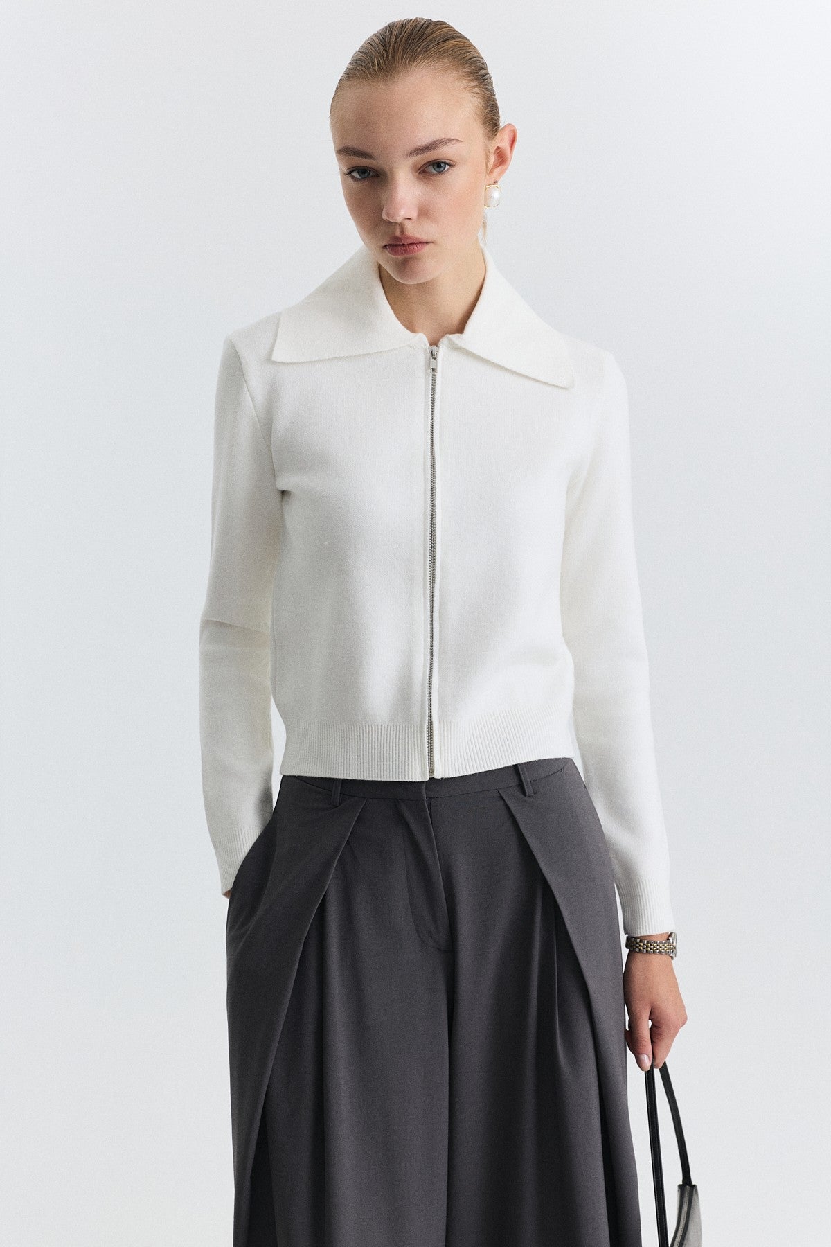 Wide-Collar Zip-Up Cardigan