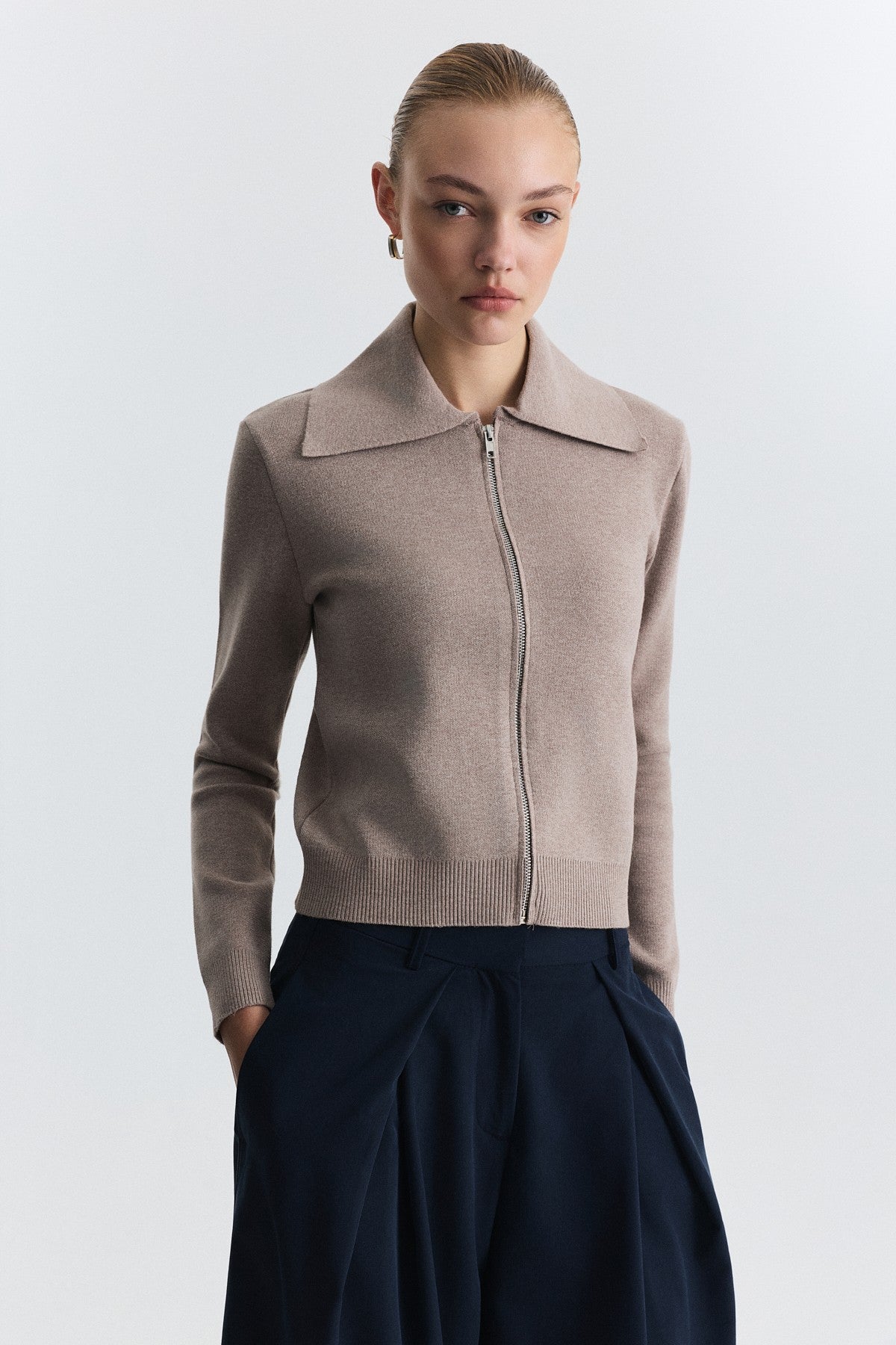 Wide-Collar Zip-Up Cardigan