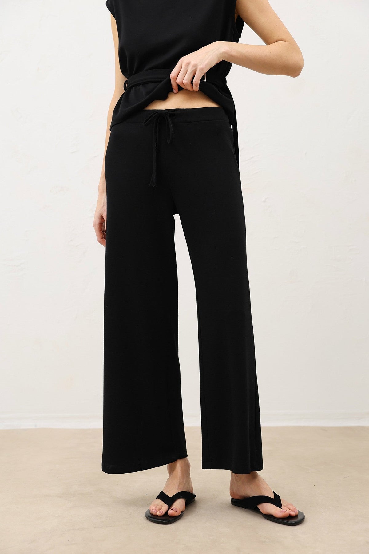Antioch Kemer Women's Suit Set (Detailed)