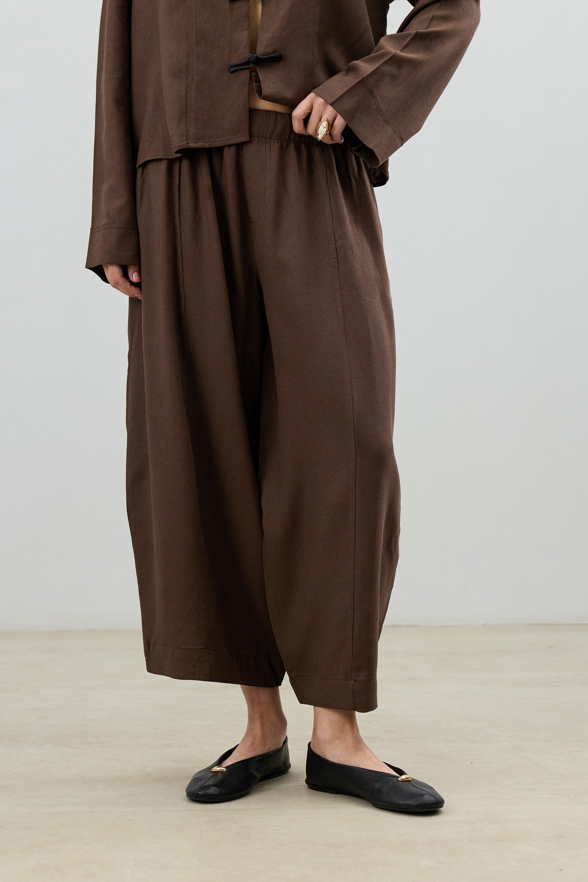Women's Suit with Embellished Buttons in a Linen Blend