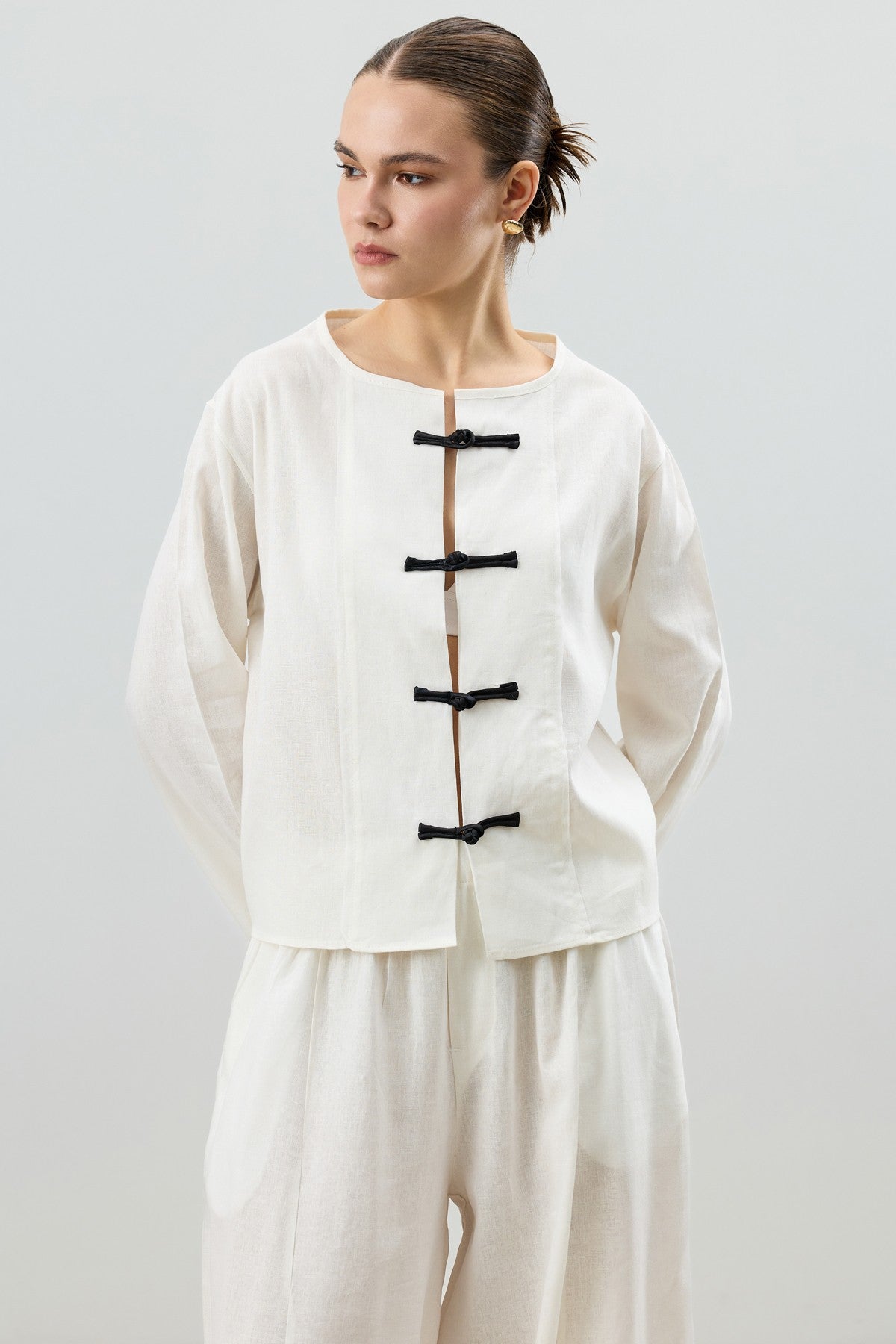 Women's Suit with Embellished Buttons in a Linen Blend